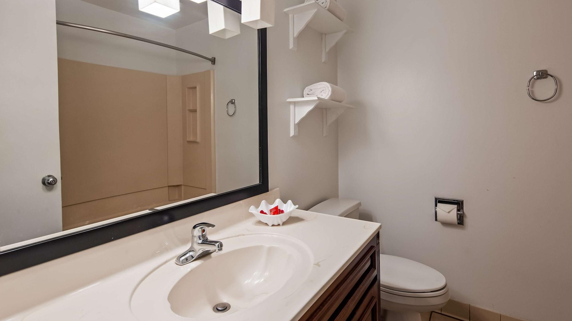 Surestay By Western Virginia Royal Clipper Hotel 3*