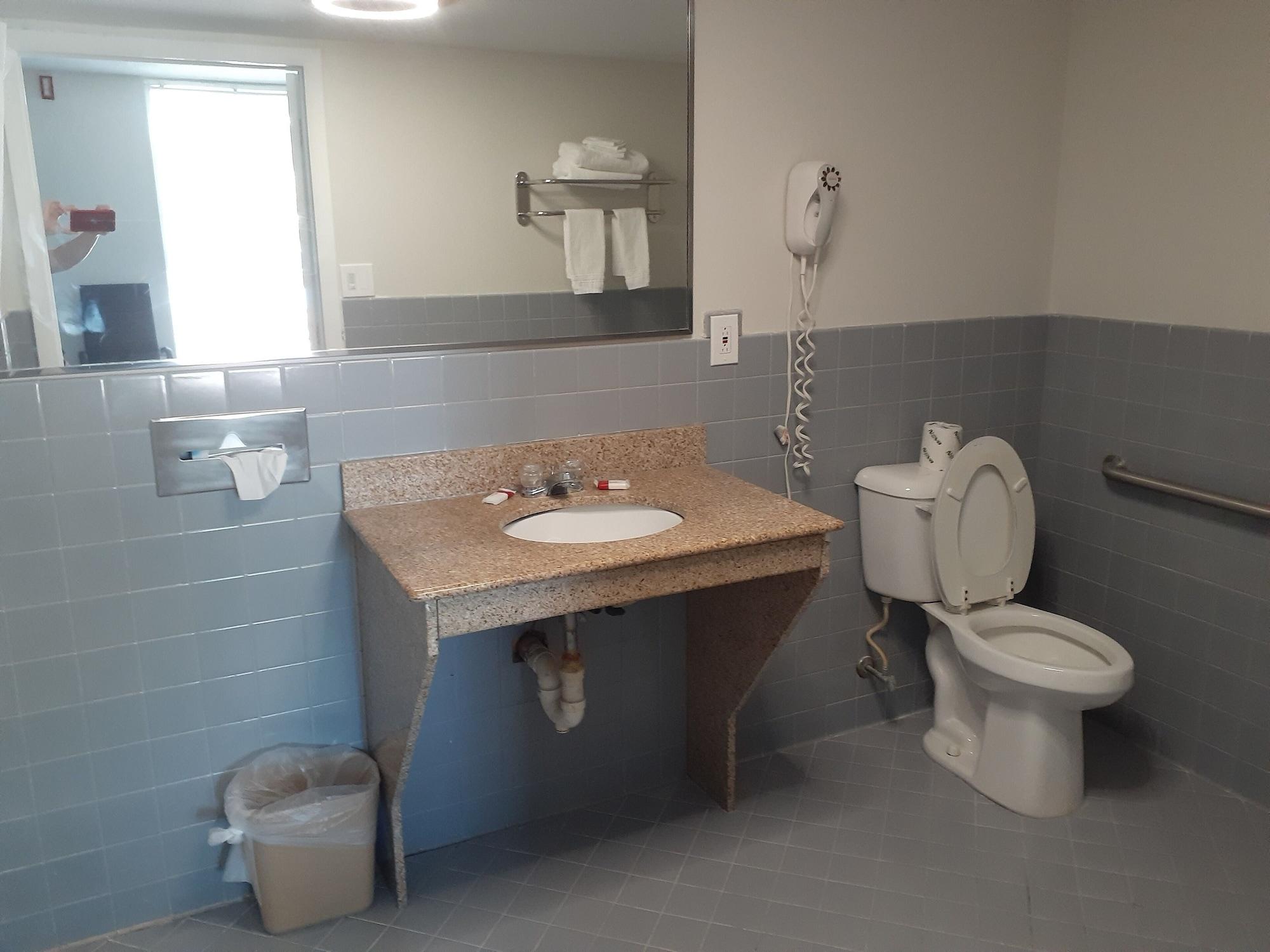 Travelodge By Wyndham Virginia Bay 2*