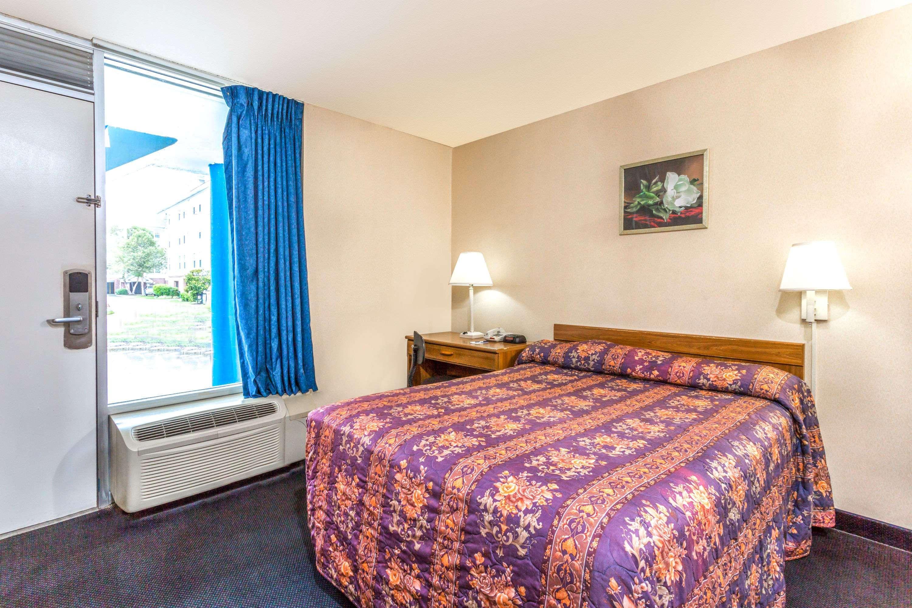 Travelodge By Wyndham Virginia Bay 2*