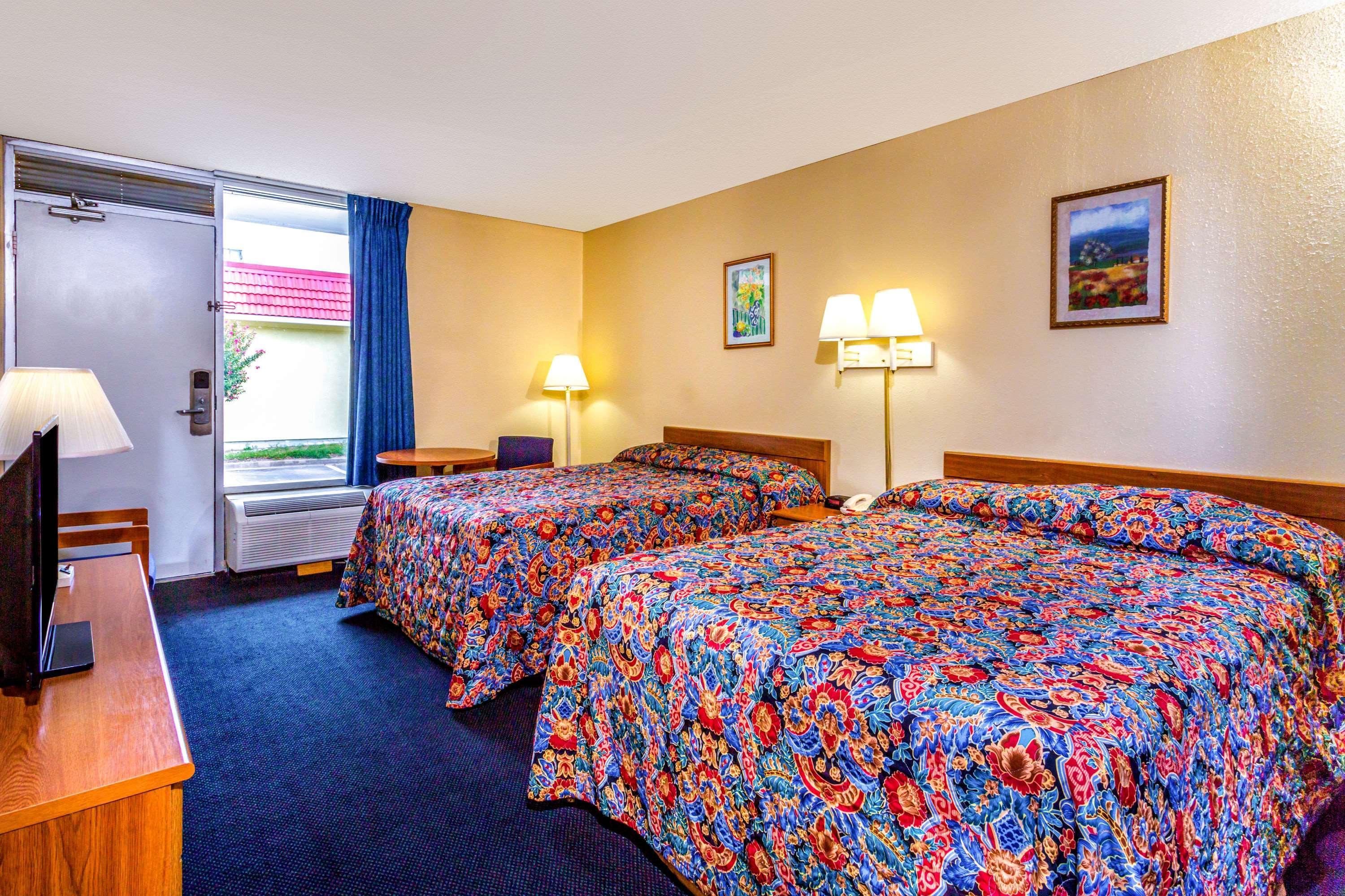 Travelodge By Wyndham Virginia Bay 2*