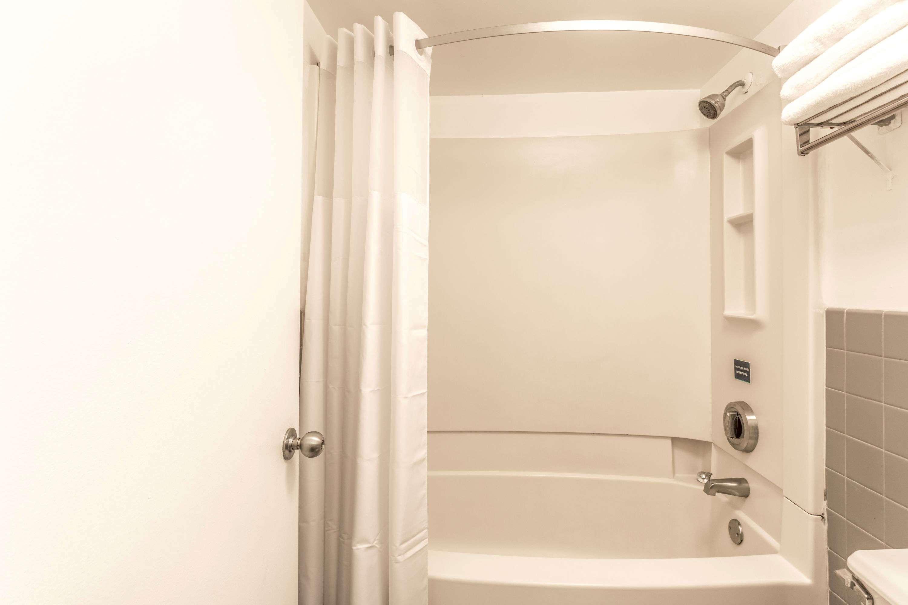 Hotel Travelodge By Wyndham Virginia Bay 2*