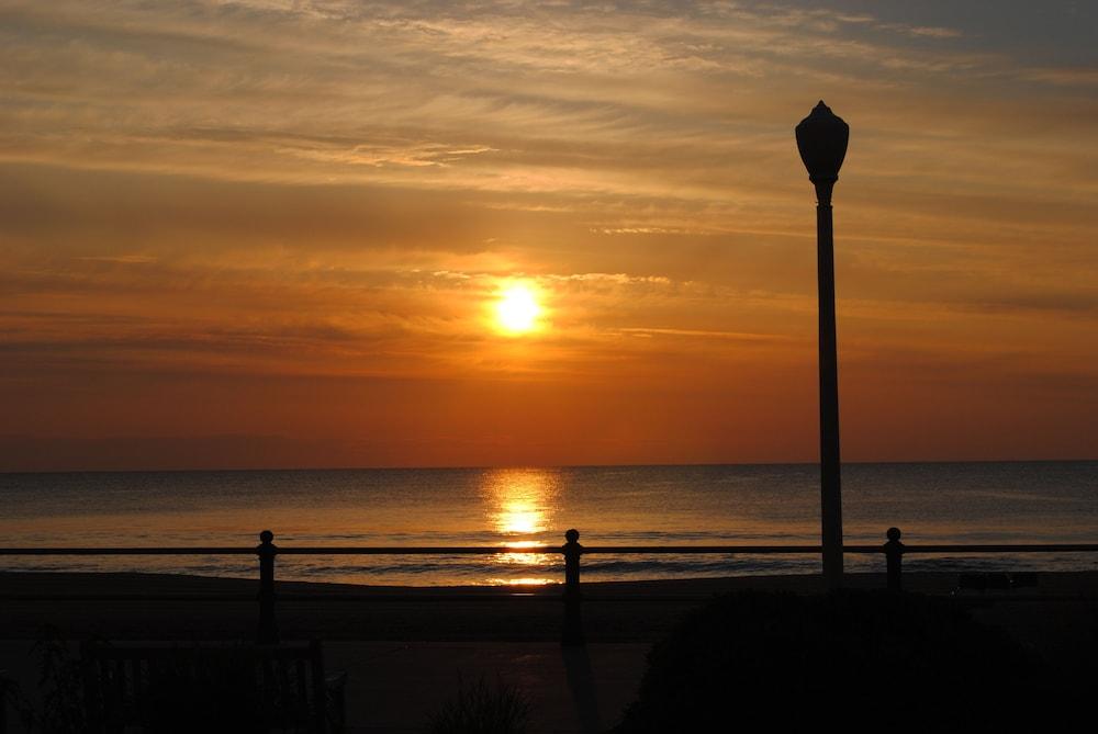 Hotel Surestay By Western Virginia Oceanfront