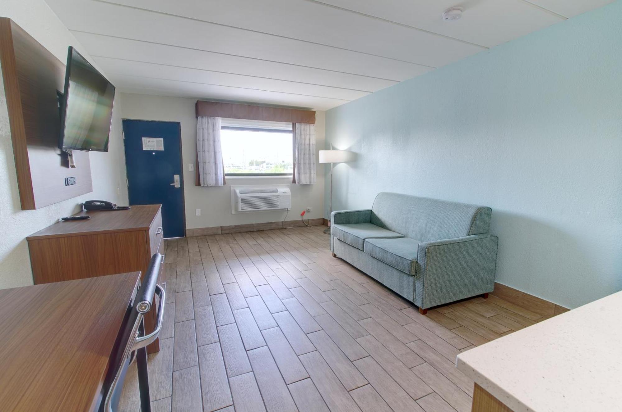 Seashire & Motel 2*