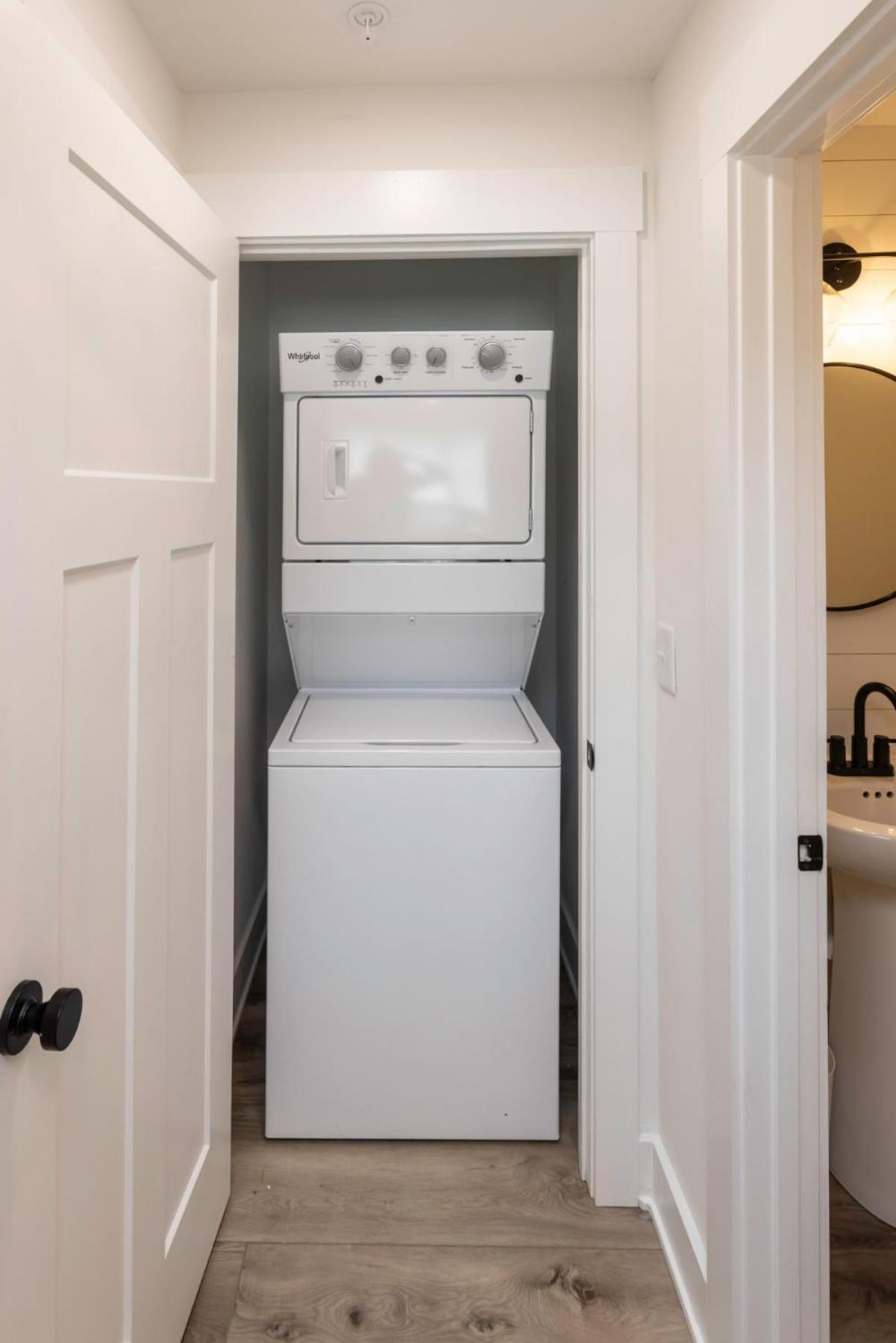 Ocean Lofts In The Vibe #6 - 5 Min Walk To * Virginia Beach