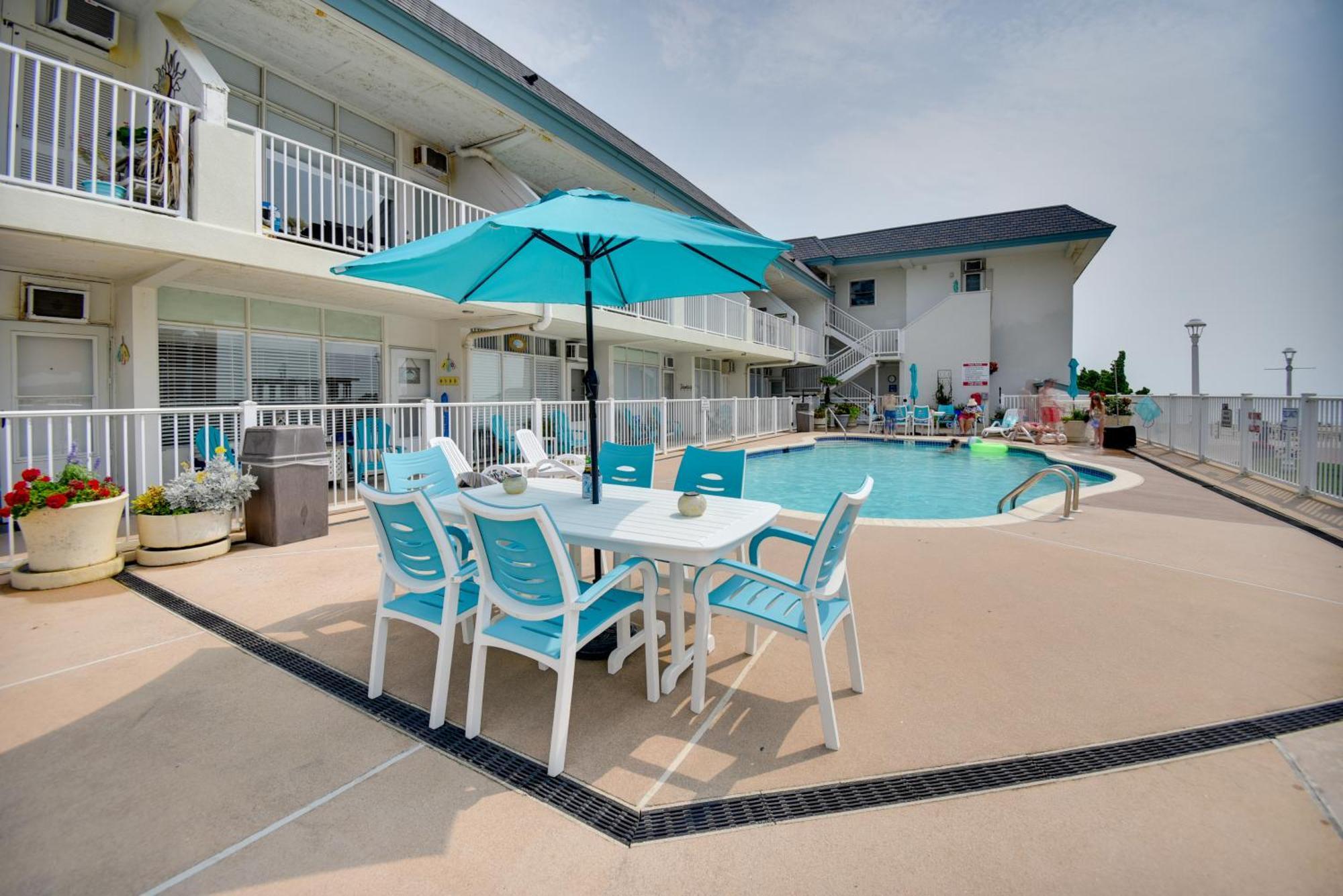 Apartment Chic Virginia Retreat - Pool, Steps To *