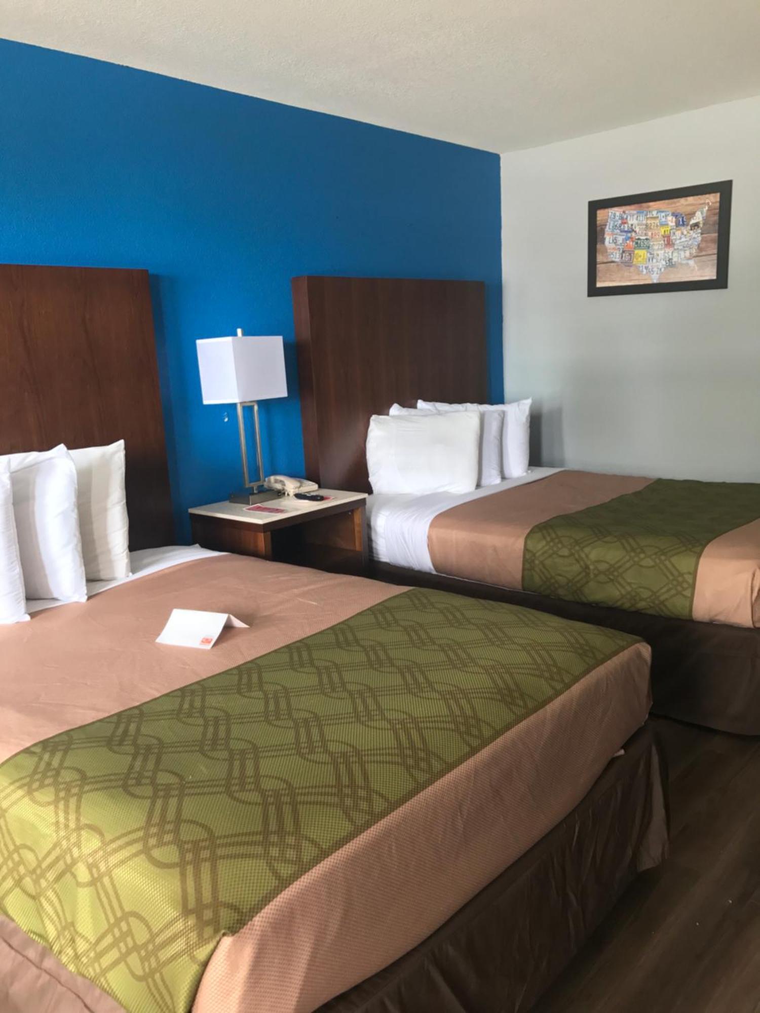 Econo & I-64 & Us 13 Hotel 2*