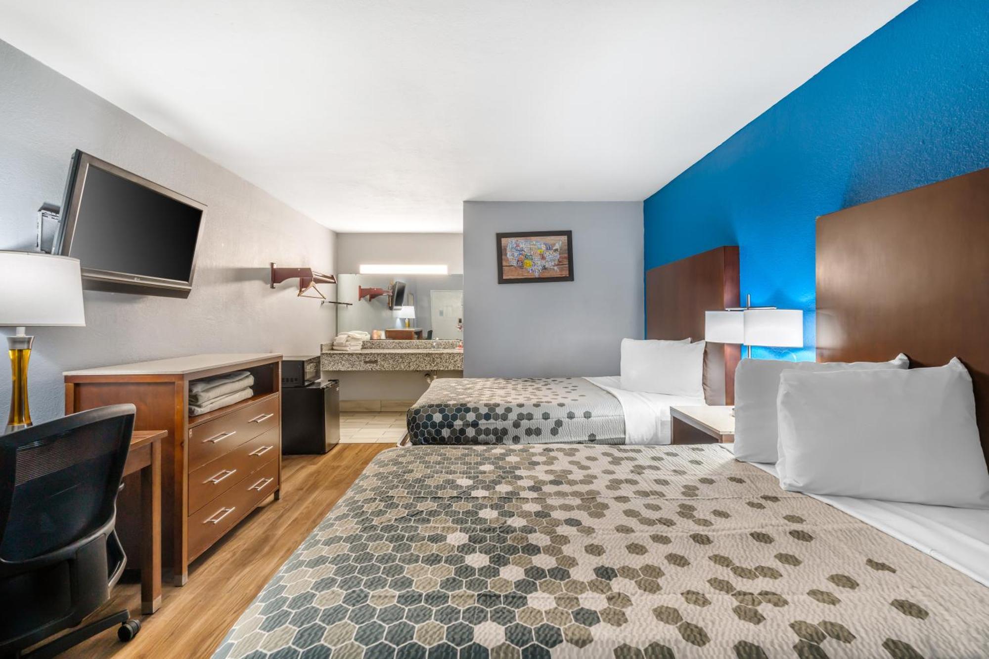 Econo & I-64 & Us 13 Hotel