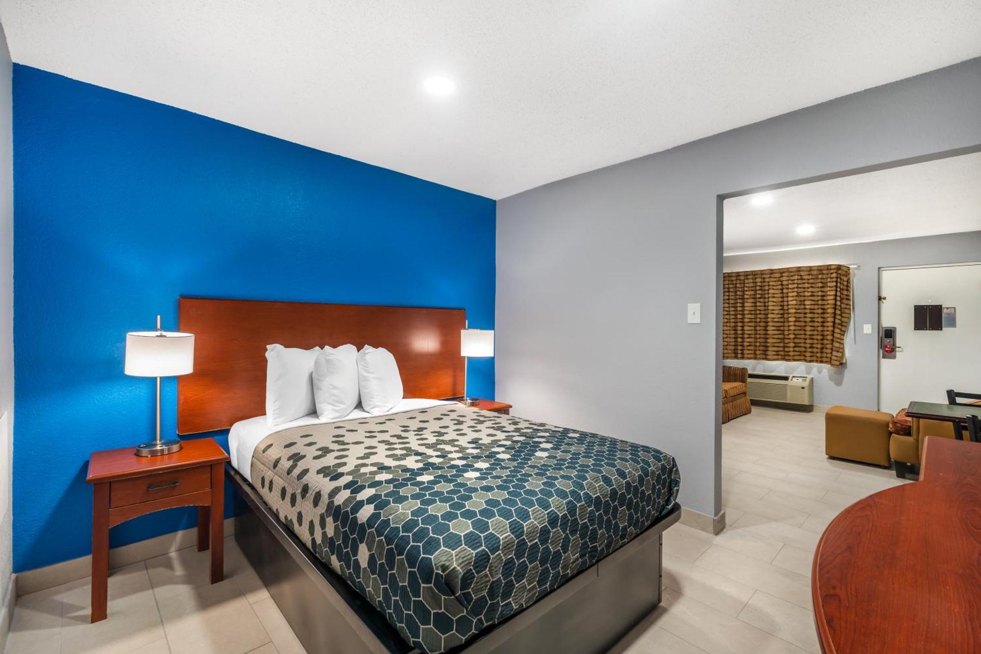 Econo & I-64 & Us 13 Hotel