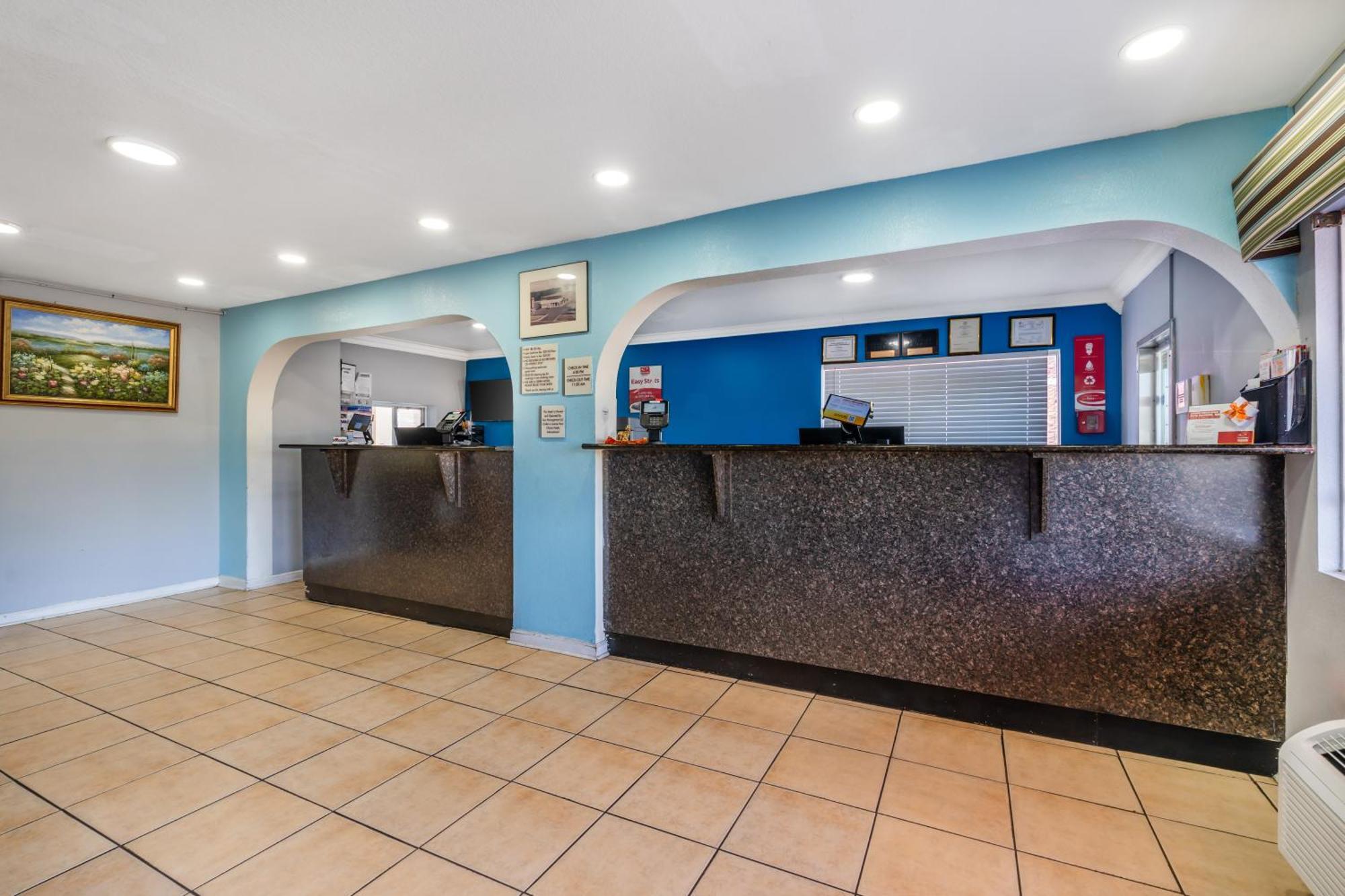 Hotel Econo & I-64 & Us 13
