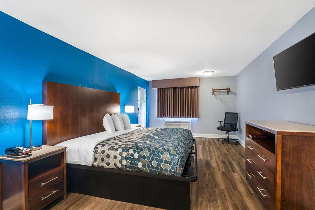 Hotel Econo & I-64 & Us 13