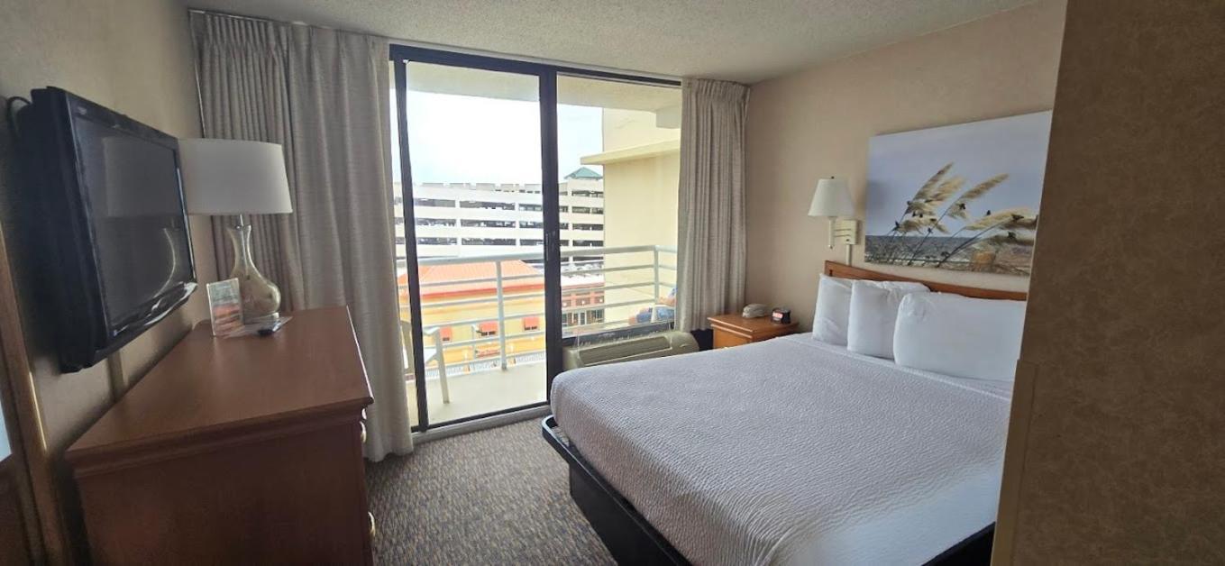 Aparthotel Four Sails Virginia Beach