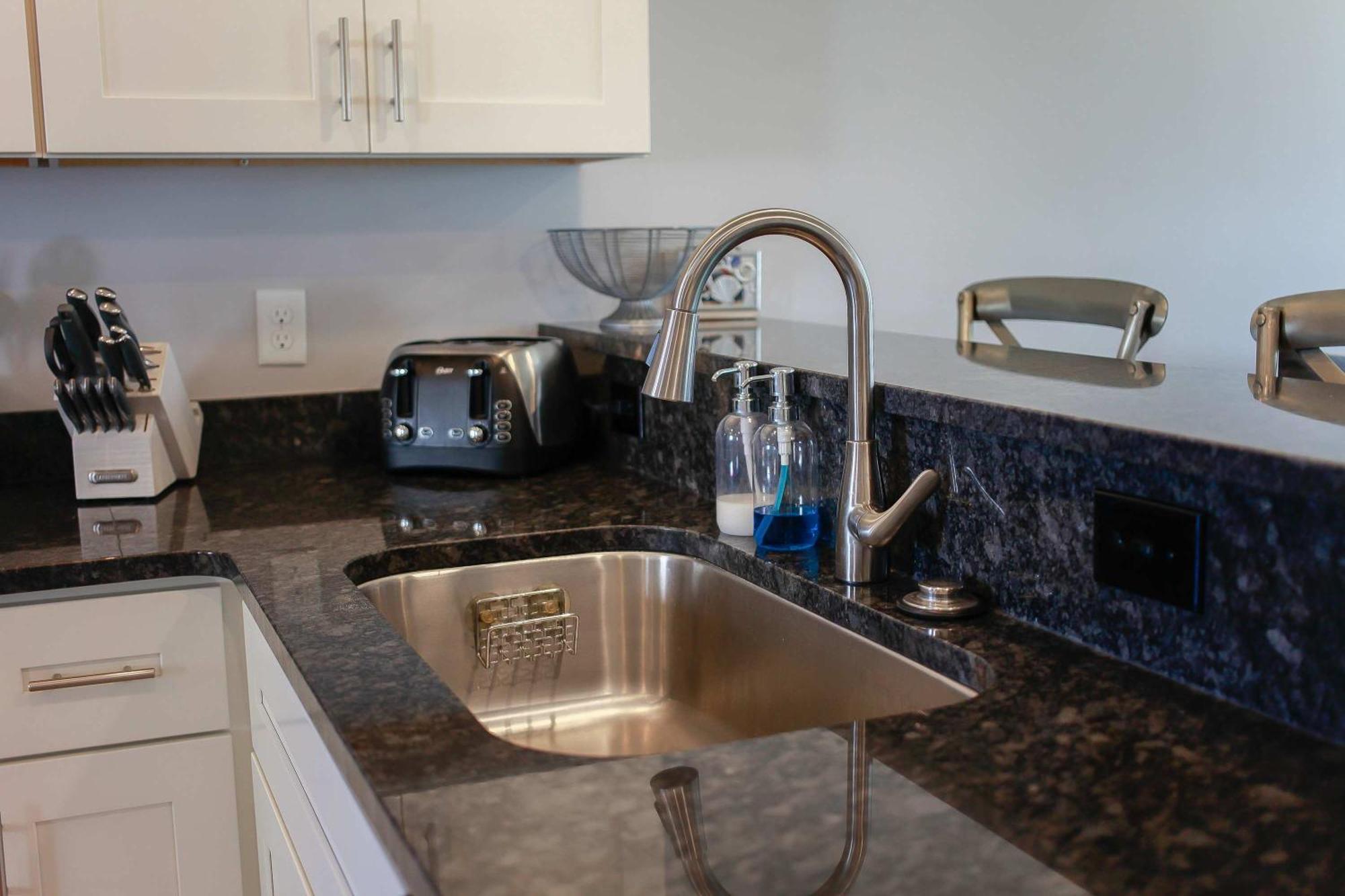 Sojourn's Sea Views With Balcony Sleeps 10 Apartment