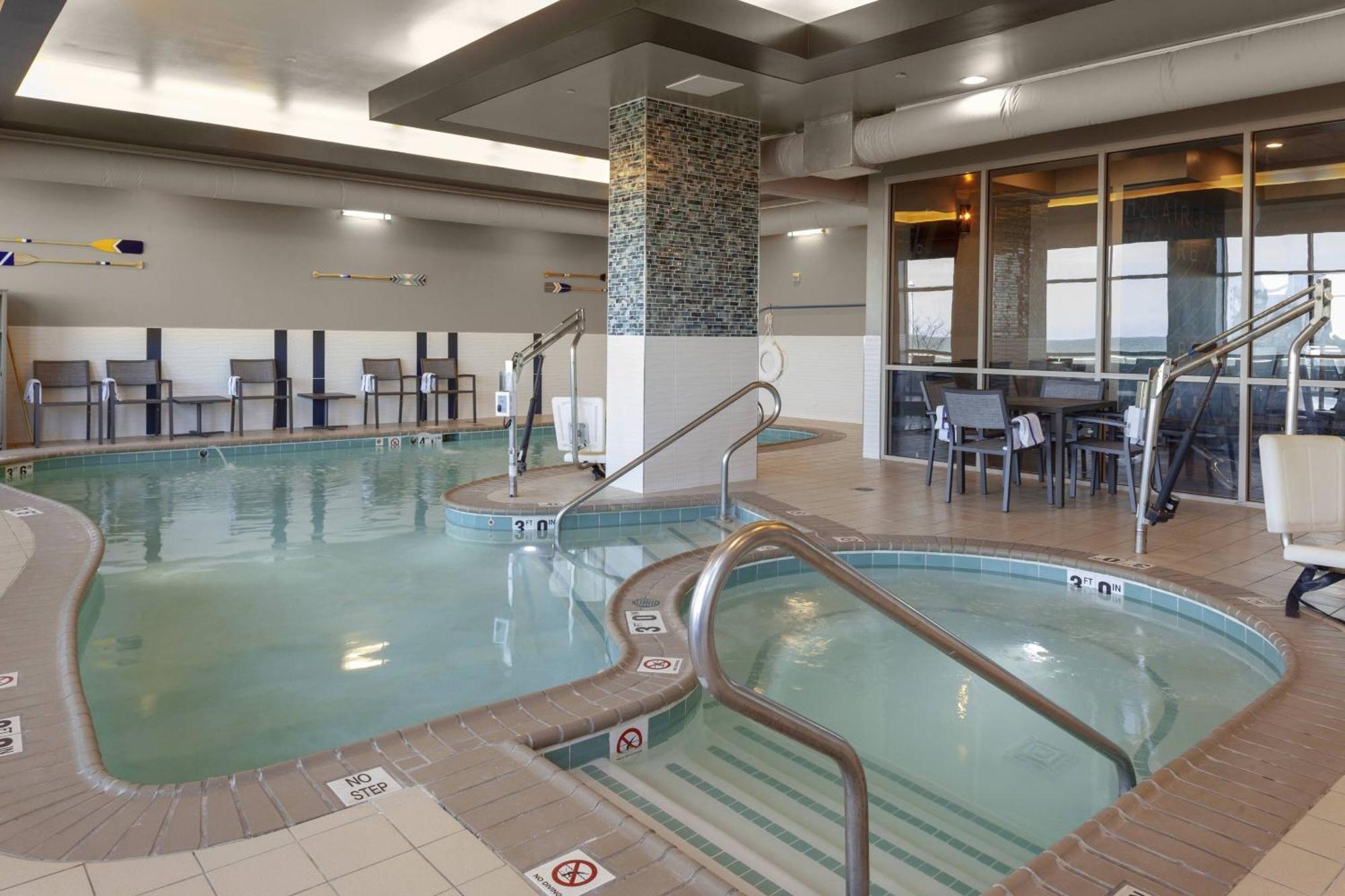 Hotel By Marriott Virginia Oceanfront 3*