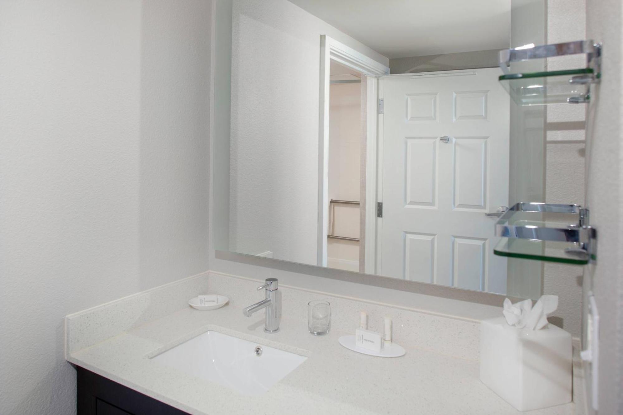 Hotel By Marriott Virginia Oceanfront 3*