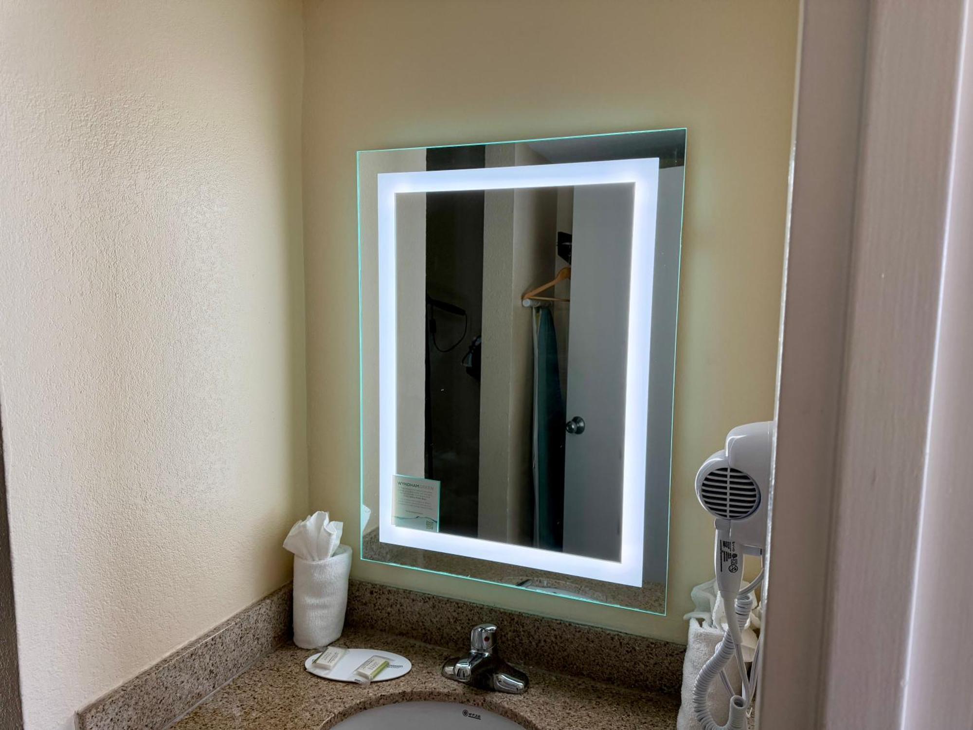 Hotel Travelodge By Wyndham Virginia Oceanfront 2*