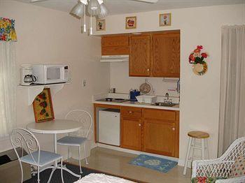 Angie's Guest Inn 2*