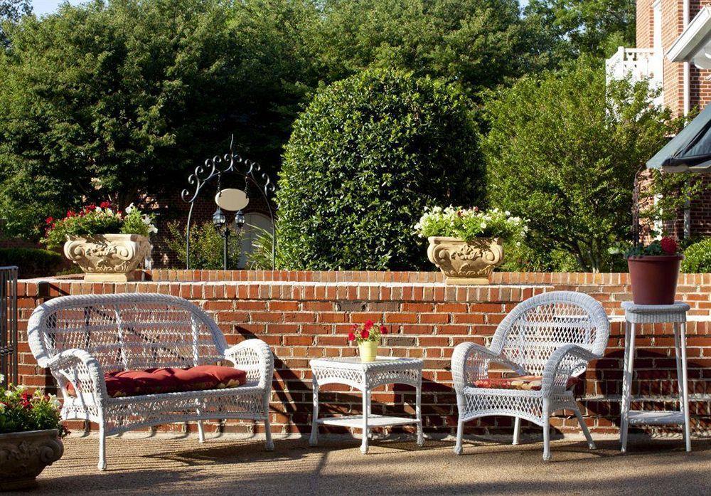 Church Point Manor 3*