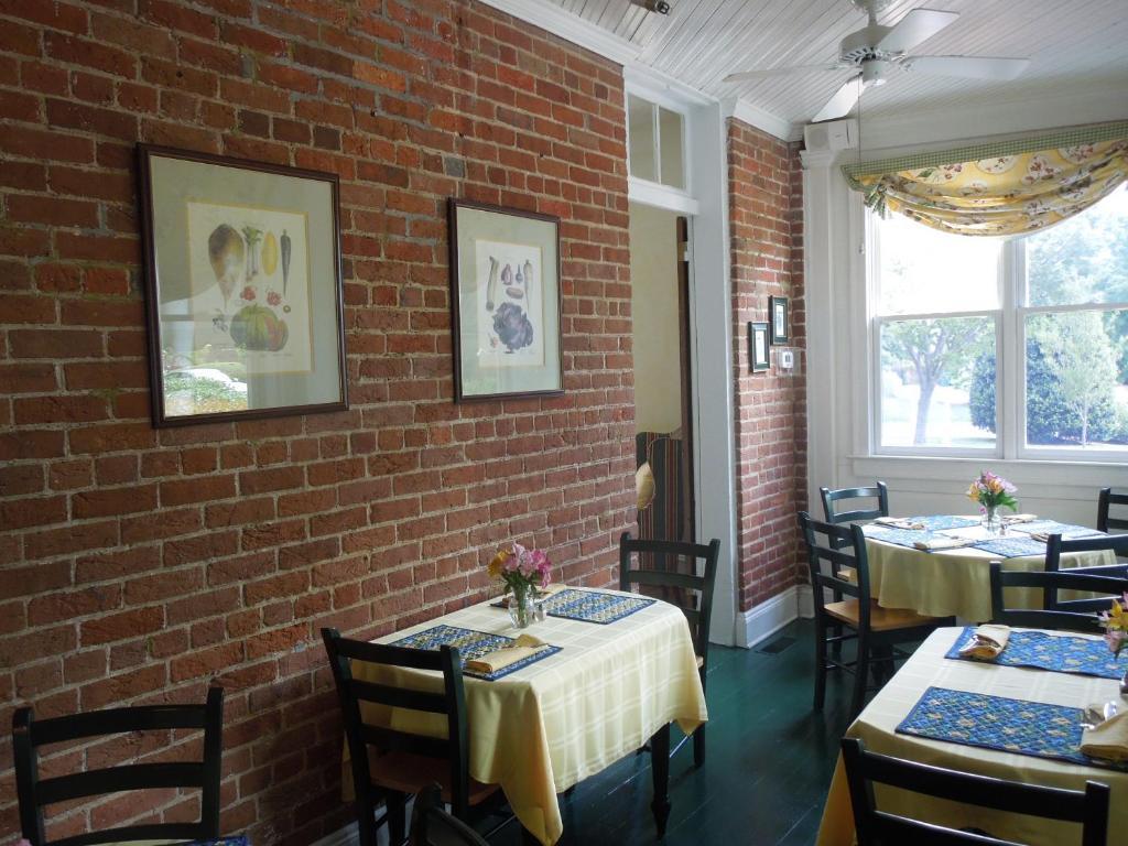 Church Point Manor Bed & Breakfast 3*
