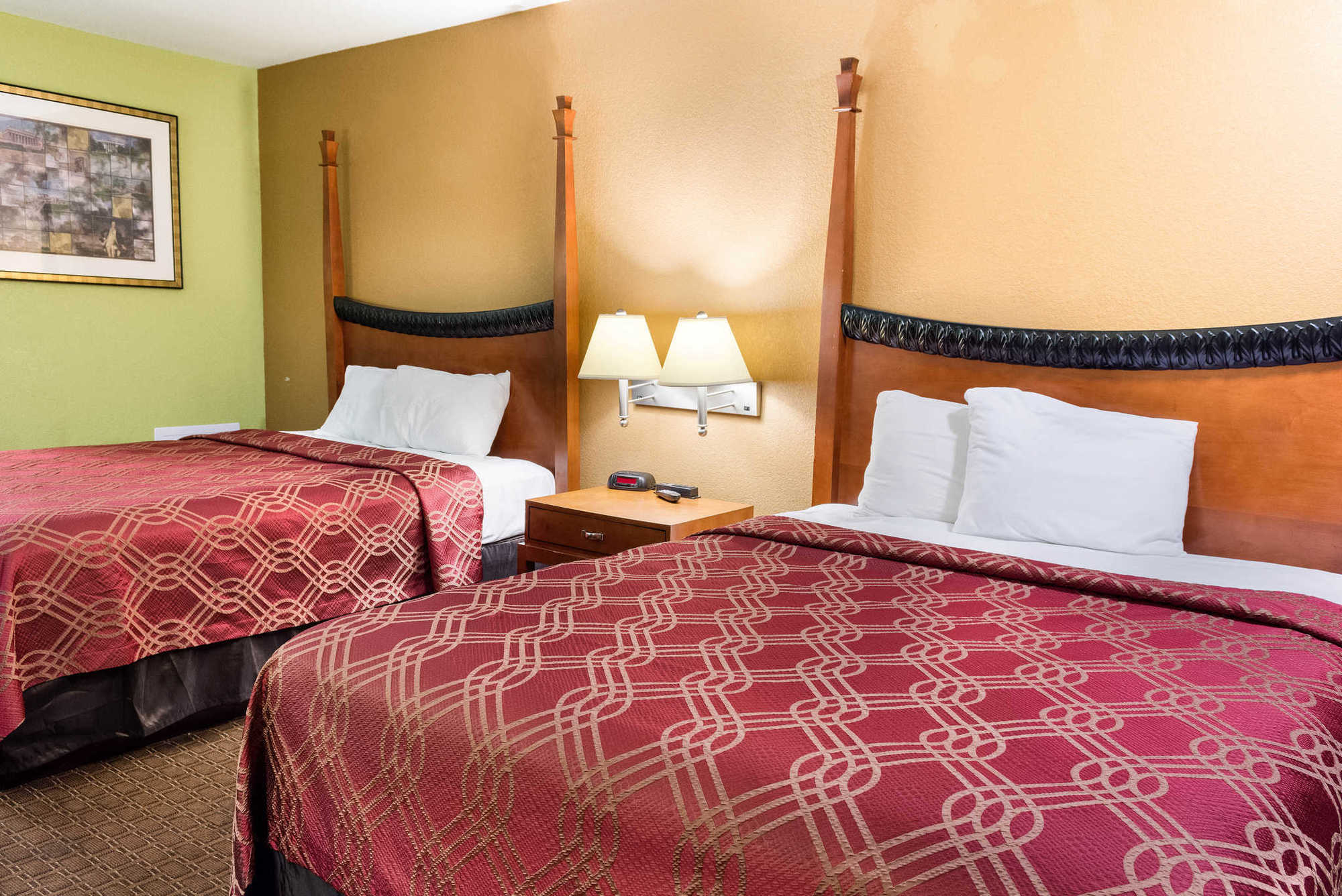 Econo & I-64 & Us 13 Hotel 2*