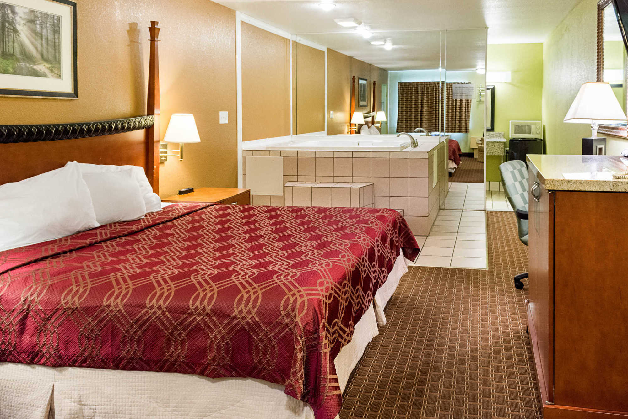 Econo & I-64 & Us 13 Hotel
