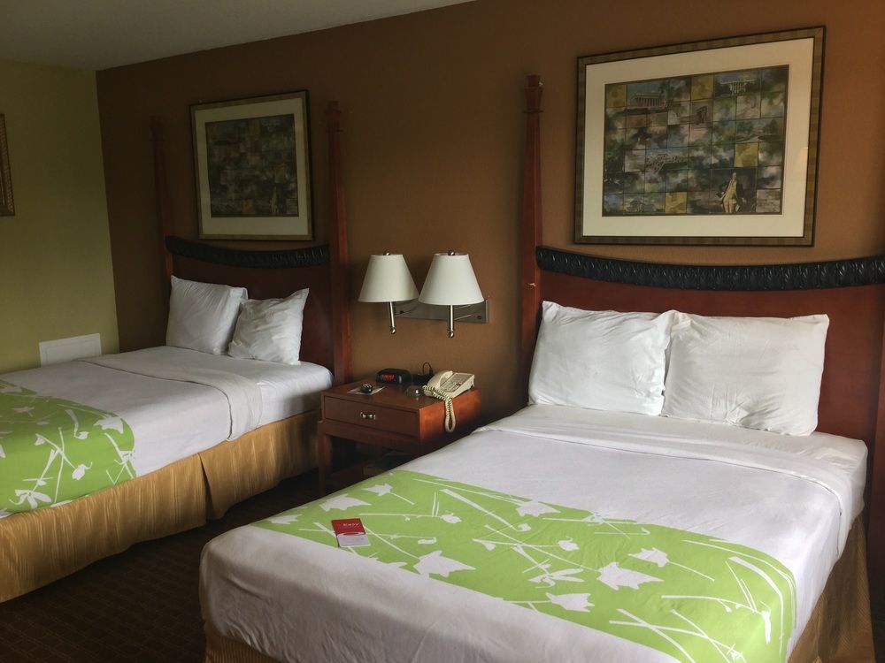 Econo & I-64 & Us 13 Hotel