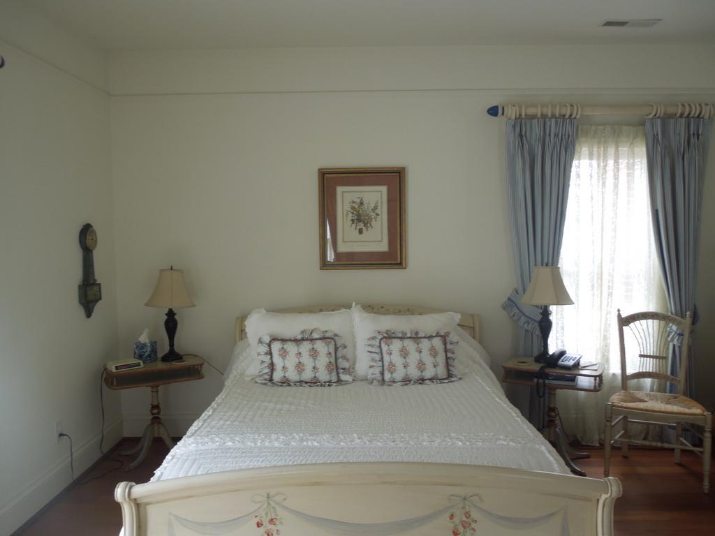 Church Point Manor 3*