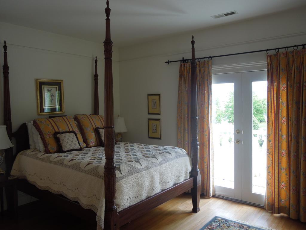 Church Point Manor Bed & Breakfast 3*