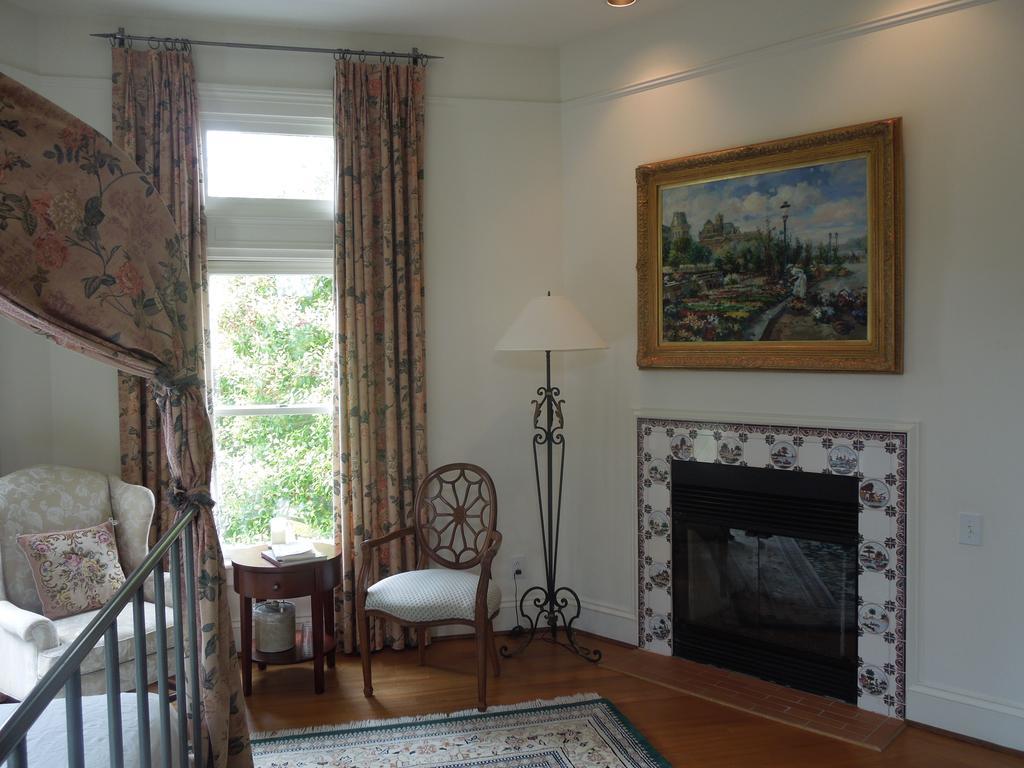 Church Point Manor 3*