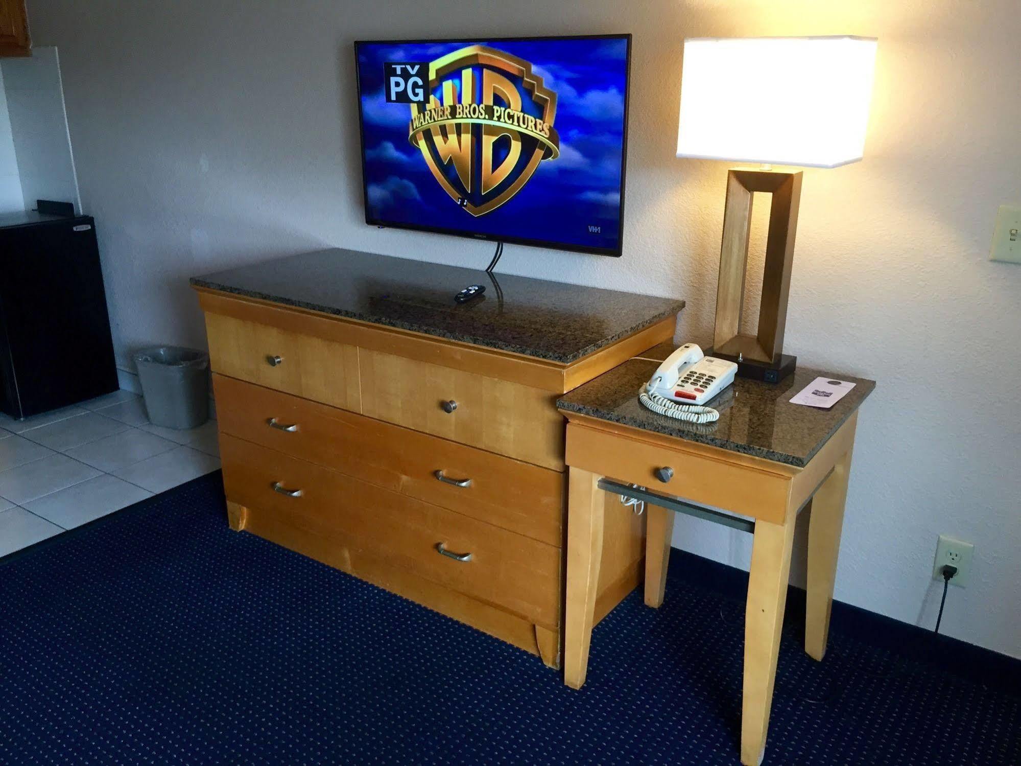 Hotel Breeze & Suites,