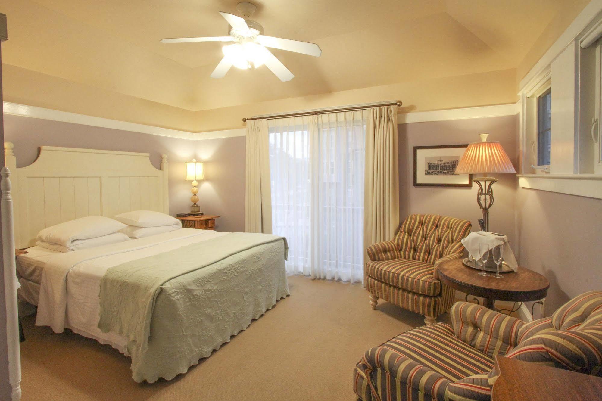 Beach Spa Bed & Breakfast Bed & Breakfast