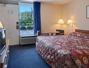 Travelodge By Wyndham Virginia Bay 2*