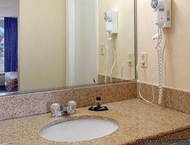 Travelodge By Wyndham Virginia Bay Hotel 2*