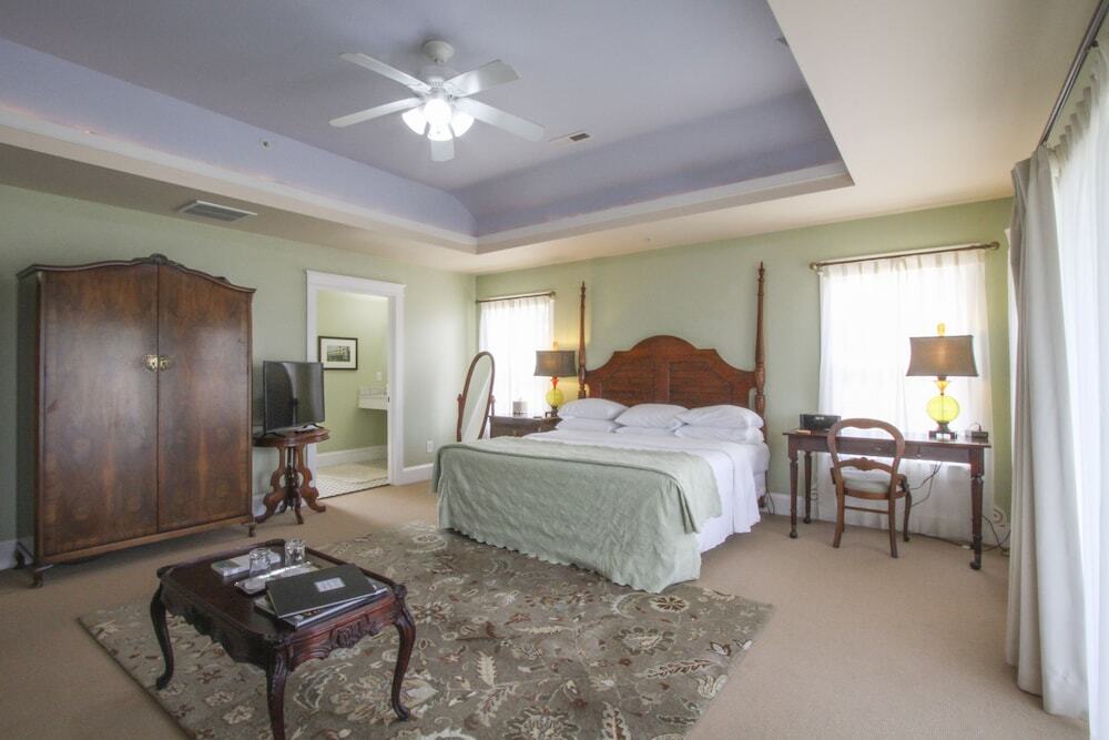 Beach Spa Bed & Breakfast Bed & Breakfast
